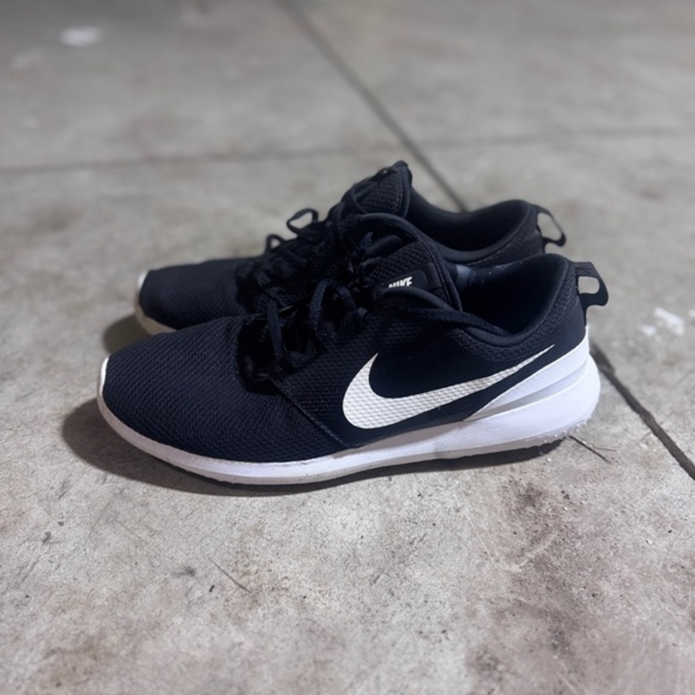Nike Roshe Black and White Turf Golf Shoes Size 12 only worn at indoor range